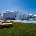 Villa Beautiful Santorini 2 Bedrooms Private Pool & Magical Sea Views *
